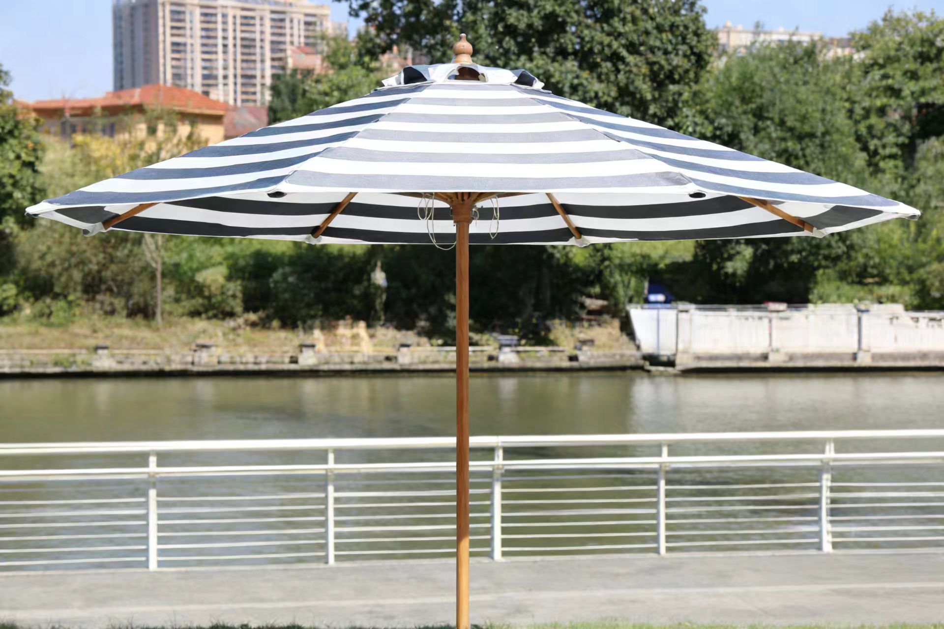 2.7米圆伞/880元/把